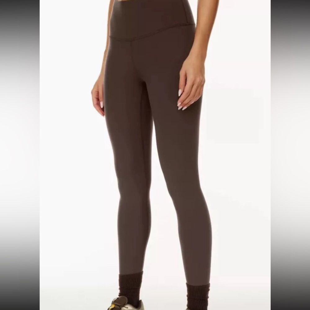 Aritzia TNA Butter Atmosphere High Rise Leggings in Rich Mocha Brown